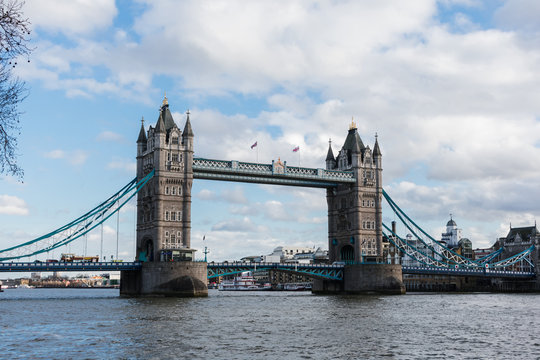 Image of Tower Bridge of London over the Thames river