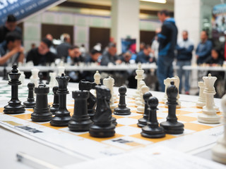  Simultaneous chess 