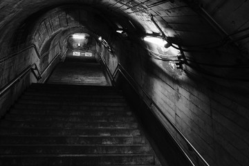 トンネル階段