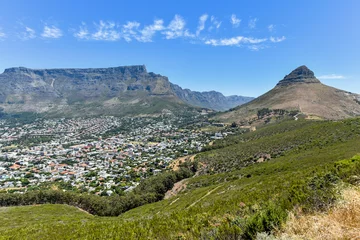 Tableaux ronds sur aluminium Montagne de la Table Cape Town Downtown with the Table Mountain at the background , South Africa