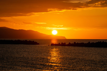 夕日が沈む日本海