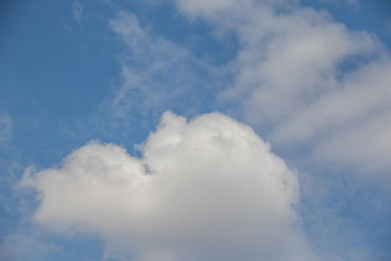 Obraz premium White clouds isolated in a clear cold blue sky on the Highveld of South Africa image for background use