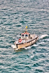 Lotsenschiff im Mittelmeer