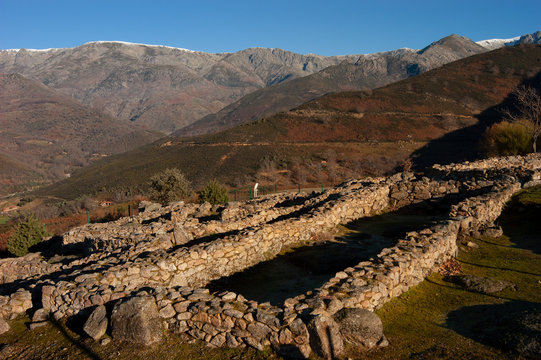 Castro vet&oacute;n de El Raso, en el municipio abulense de Candeleda al pie de la Sierra de Gredos.