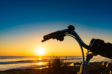 Naklejka premium Bicycle on beach, active lifestyle.
