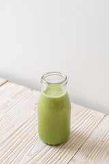 matcha green tea with milk
