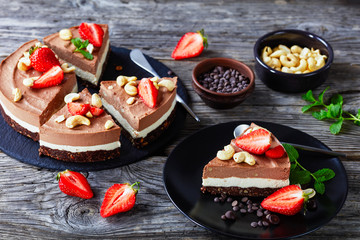 Raw chocolate tart with strawberries and mint