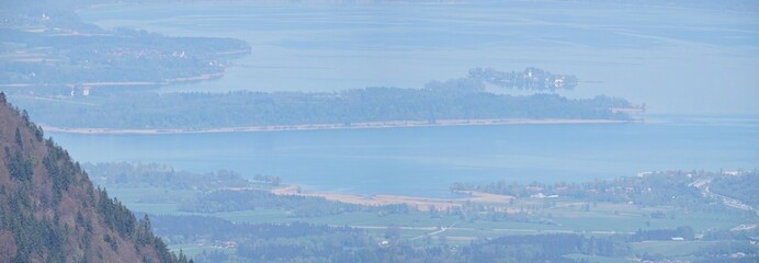 Der Chiemsee vom Zinnenberg aus gesehen