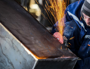 Master grind metal grinder sparks