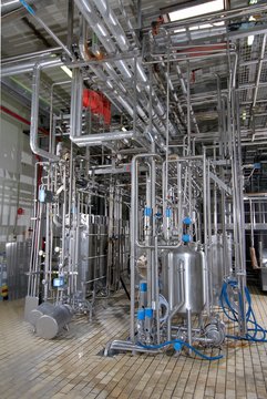 Usine laiterie Senoble, installation de pasteurisation du lait, &eacute;cr&eacute;mage
