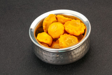 Marinated yellow patisson in the bowl