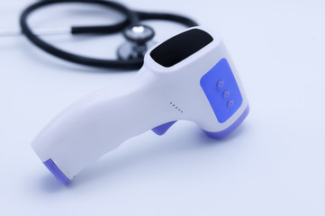 Infrared fever meter Able to measure the patient's fever without touching the body