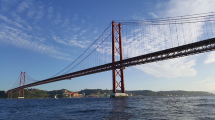 Fototapeta na wymiar Lissabon Brücke