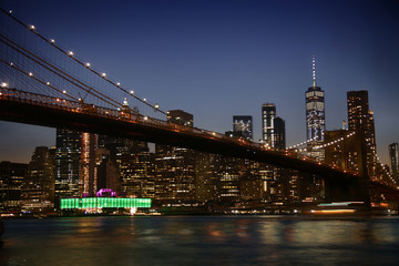 Fototapeta na wymiar View of night scene of the Brooklyn bridge and Manhattan Skyline at Night
