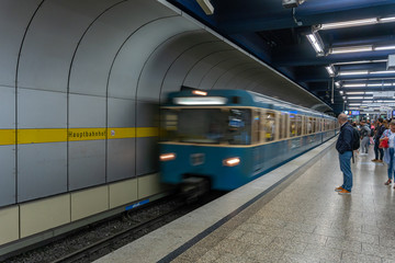 S-bahn train in München Hauptbahnhof underground station