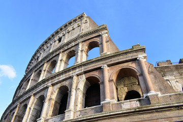 Fototapeta premium Detalle Coliseo romano durante el día