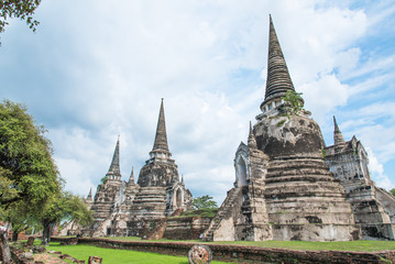 Fototapeta premium Wat Phra Si Sanphet Is the former royal temple of the ancient palace Located at Tambon Pratu Chai Phra Nakhon Si Ayutthaya District Phra Nakhon Si Ayutthaya Province, Thailand