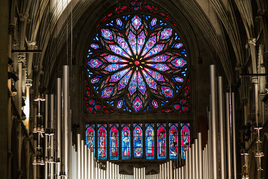 Rosone in vetro colorato della cattedrale