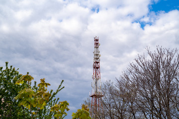 Obraz premium Telecommunication tower on cloud sky background