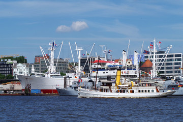 Hamburger Hafen, Landungsbrücken, Dampfschiff, Museumsschiff