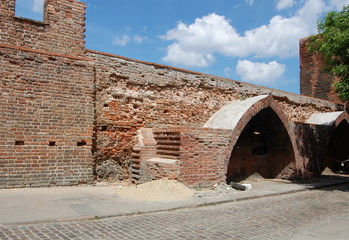 Gdańsk - Mury obronne przy baszcie latarnianej, widziane od strony Starego Miasta - Stan 2011.