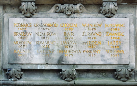 Lista zwycięskich bitew Jana III Sobieskiego. Tablica z pomnika (1898) stojącego w Gdańsku, a dawniej we Lwowie.