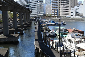 Fototapeta na wymiar ２０２０年の東京の風景　田町の船着き場の古い東京の風景