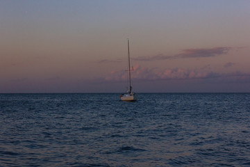 Velero en el R&iacute;o de La Plata
