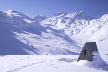 Bivio, Skitour Roccabella, Blick vom Hirtenunerstand auf Motta da Sett, Piz Duan, Piz Mäder, Piz Turba und Piz Forcellina. © Reinhold Einsiedler