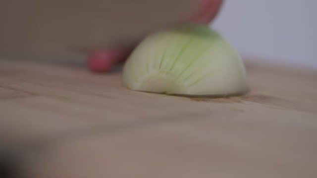 Zwiebeln schneiden