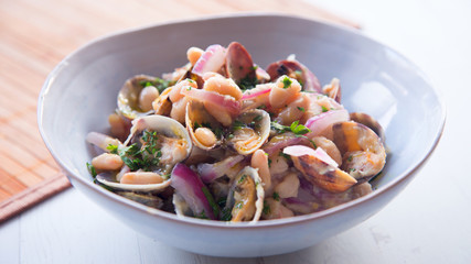 Clams with beans and red onion
