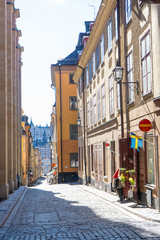 Obraz premium Narrow street in Stockholm. The old town (gamla stan) of the Swedish capital. Photo of medieval architecture.