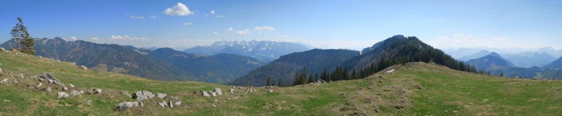 Fototapeta na wymiar Panorama am Zinnenberg mit dem Spitzstein