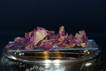 dried rose petals for smoking