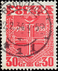 Grudziądz. Kasownik / datownik pocztowy (1934) odbity na znaczku wydanym z okazji 15-lecia Niepodległości (Krzyż Niepodległości).