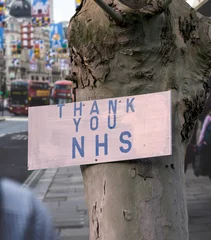 Foto op Plexiglas A London city street with red bus and Thank You NHS sign © UAV4
