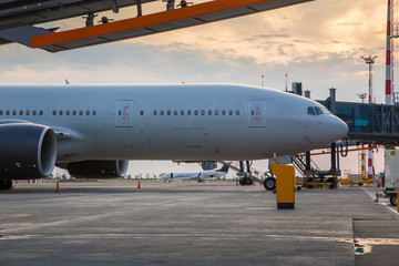 Fototapeta na wymiar Big gray plane at the airport terminal