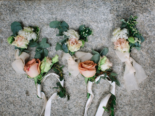 boutonnieres for bridesmaids from roses and greens