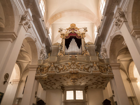 Interior de la iglesia de Dubrovnik, Croacia