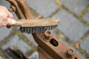 Einen rostigen Plug restaurieren entrosten
