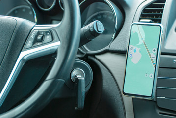 The front panel of the passenger compartment with a smartphone mounted on it included in the "Navigator" mode.