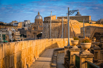 Fototapeta premium Battlement walls of the old town in Birgu, Malta
