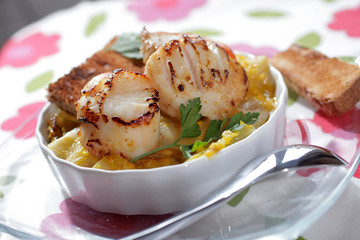 Noix de Saint Jacques aux endives à l'orange