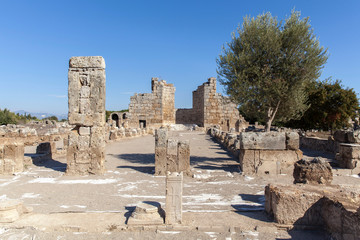Fototapeta premium old church ruins in the ancient city of Perge in Turkey Antalya