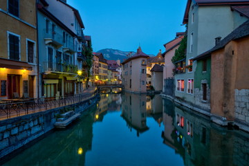 Fototapeta na wymiar Quai de l'Ile and canal in Annecy old city with colorful houses, France, HDR