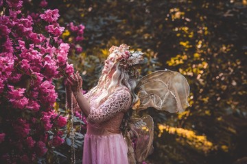 Blumenfee mit Alpenrose