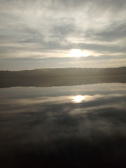 Fototapeta premium wschód słońca nad jeziorem