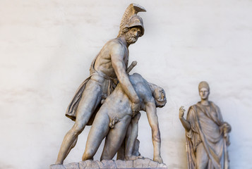 Obraz premium Menelaus supporting the body of Patroclus. Marble sculpture.