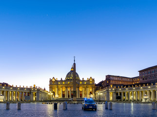 Fototapeta na wymiar Vatican city, Piazza San Pietro, Basilca di San Pietro, St. Peters square, St. Peters Basilica.