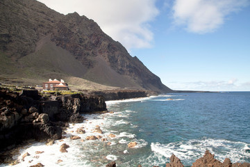 vista de la costa del balneario de la salud, en el hierro, islas canarias.